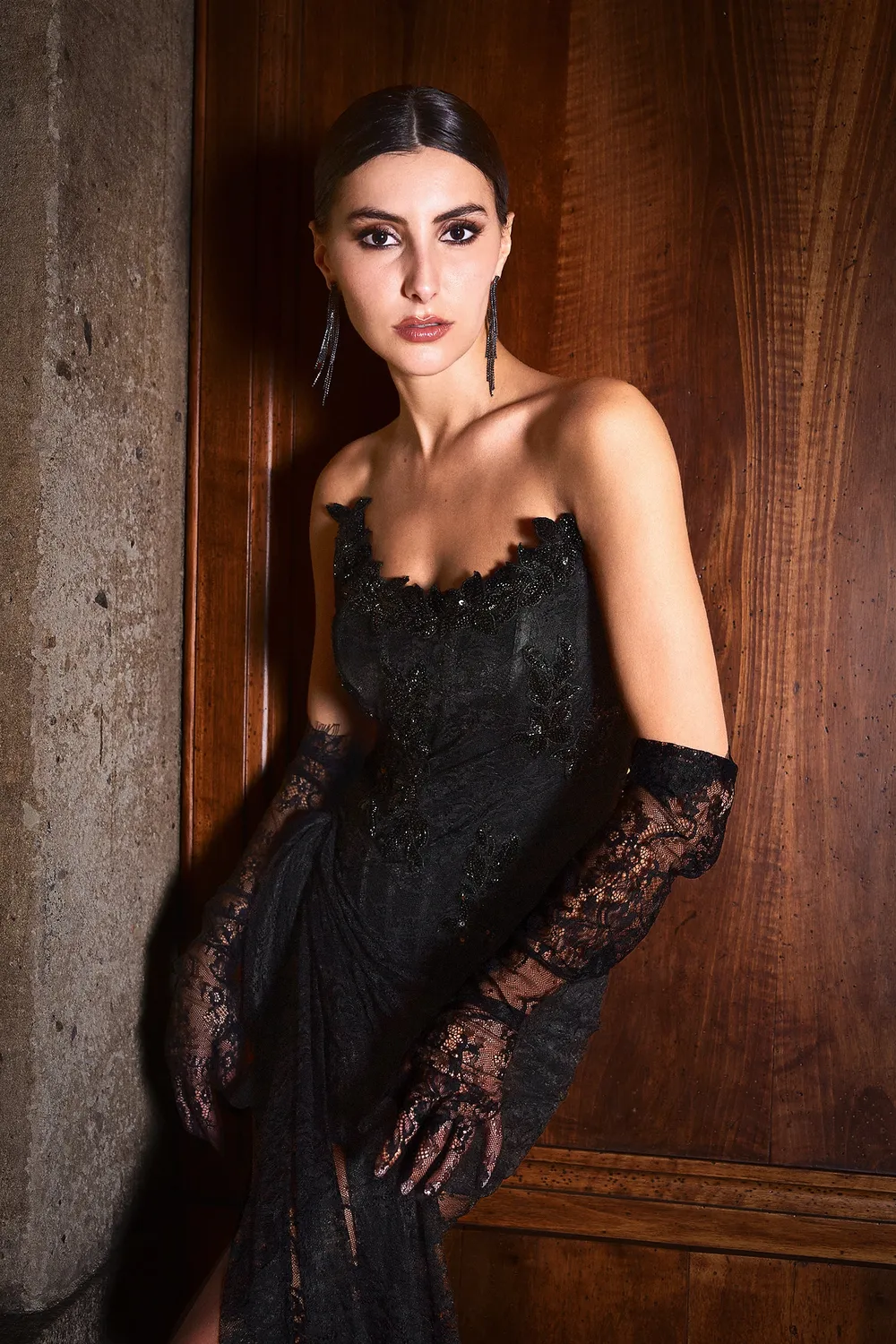Bella Barnett Thandiwe abito maxi pizzo nero senza spalline