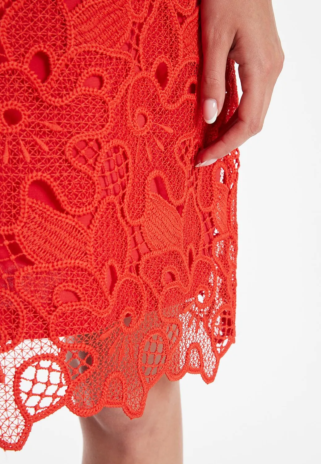 Ana Alcazar Zafina abito pizzo rosso linea A