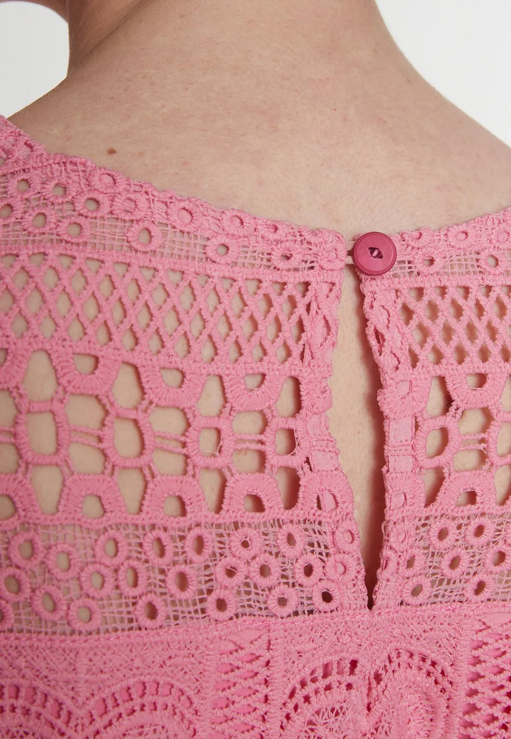 Ana Alcazar Padli abito in pizzo rosa corto