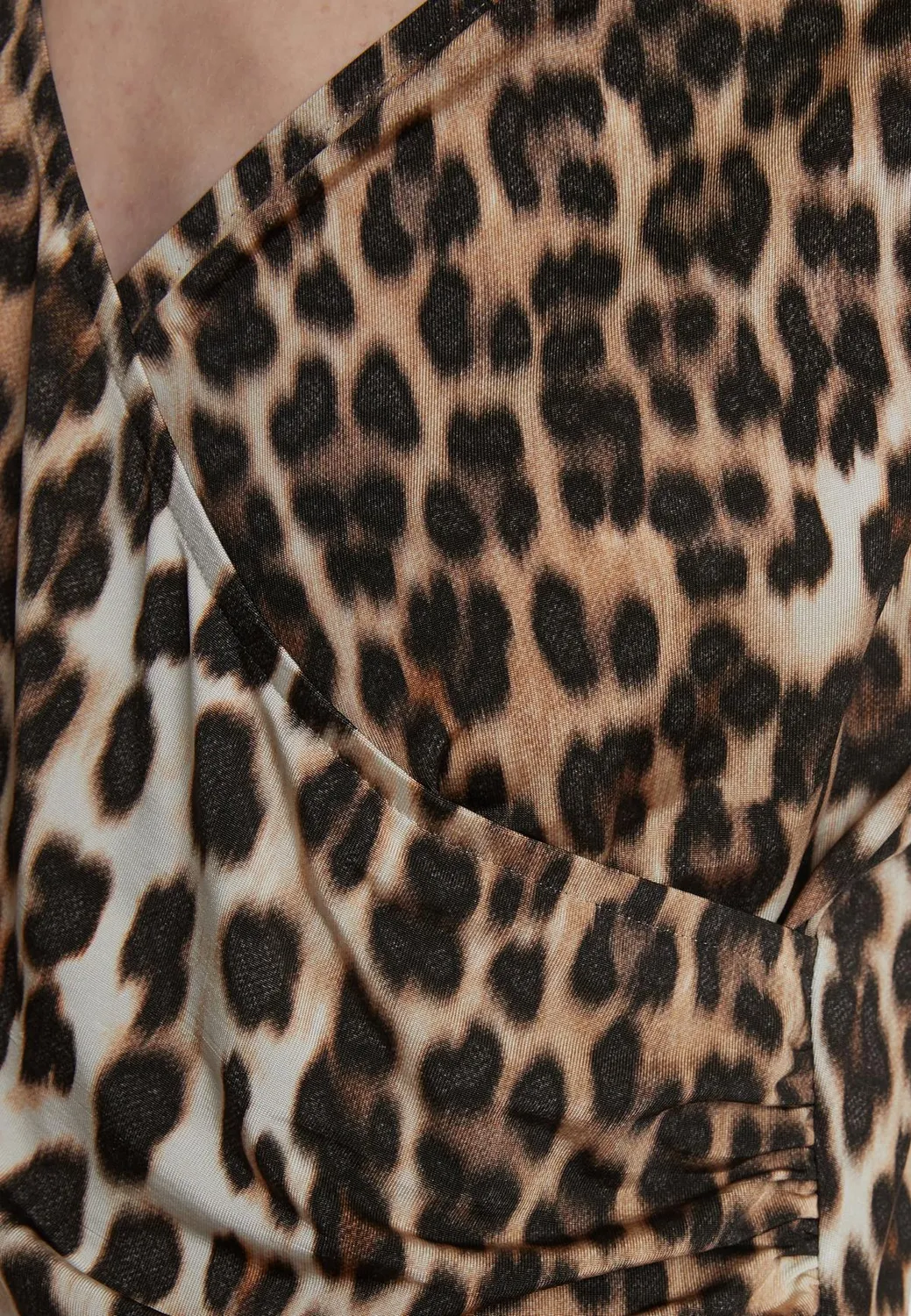 Ana Alcazar Modina abito a portafoglio leopardato