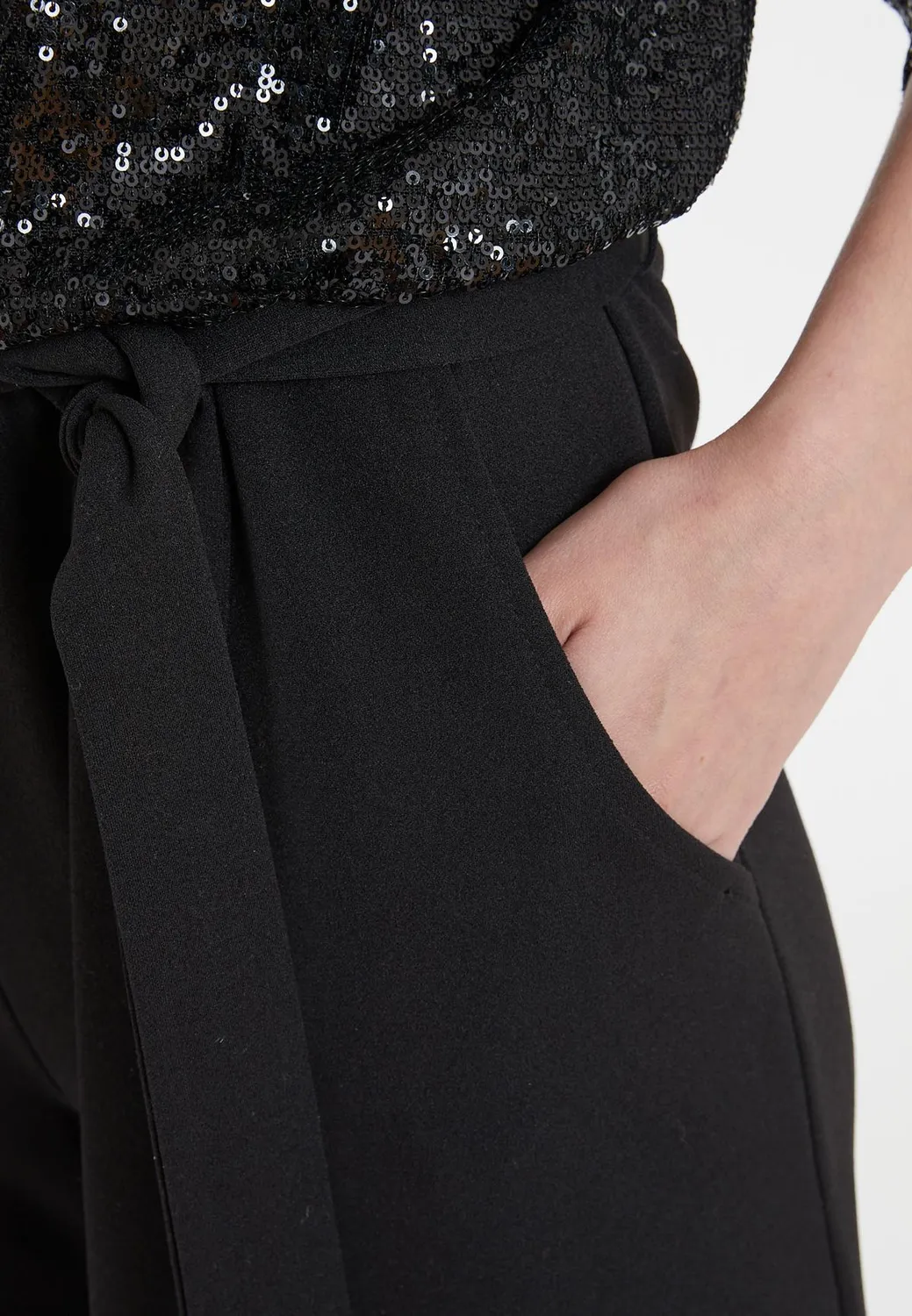 Ana Alcazar Tafine tuta nera paillettes maniche 3/4
