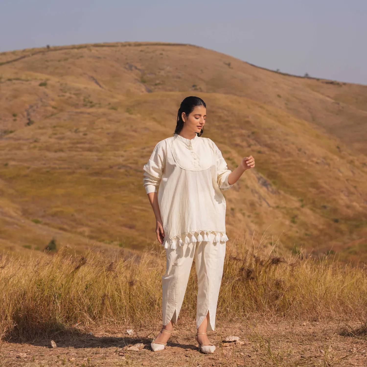 Our Dve Arlo pantalone cotone beige spacco sfuso