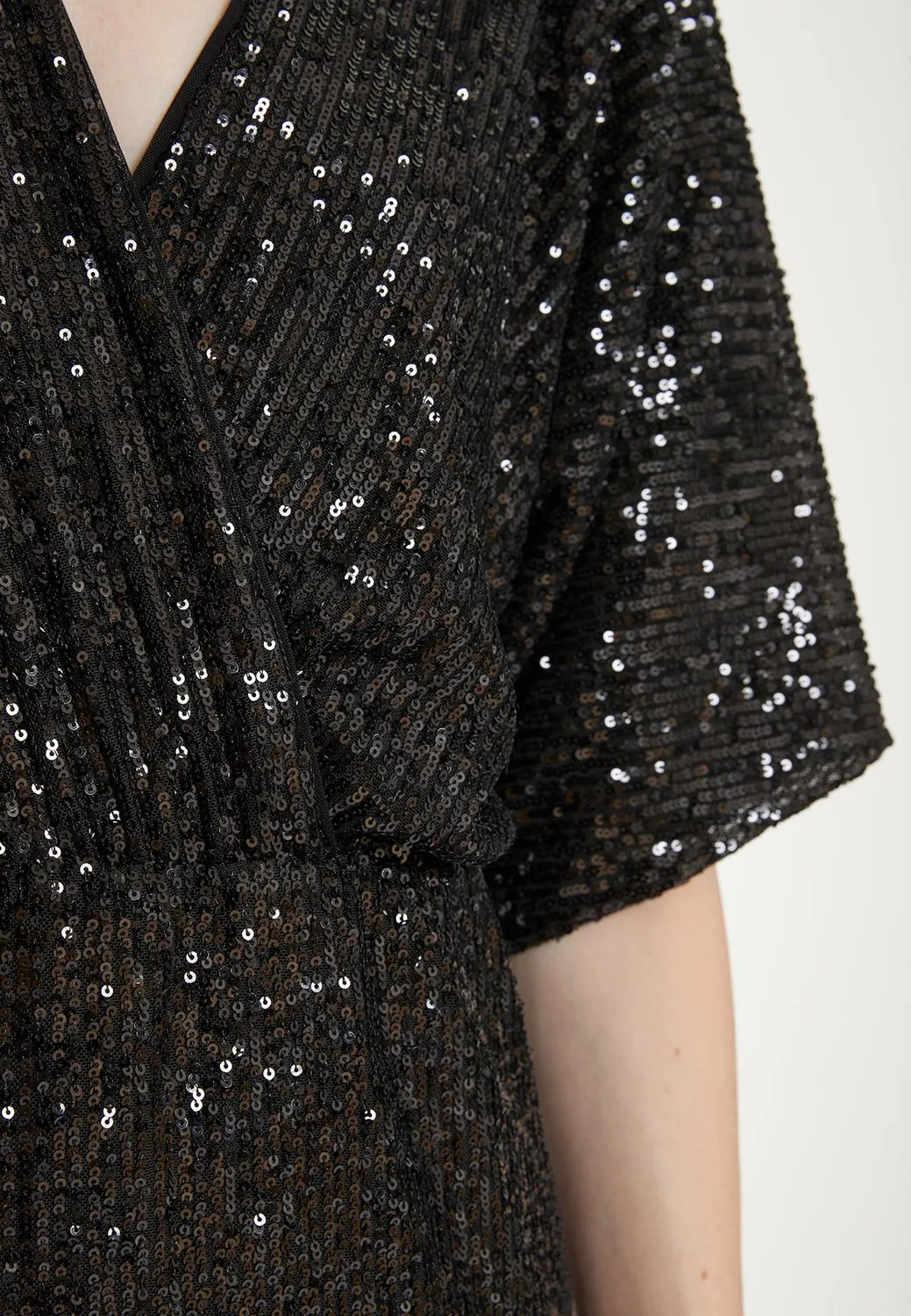 Ana Alcazar Tafara abito paillettes nero corto