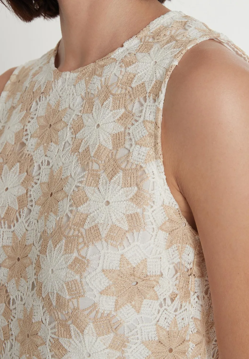 Ana Alcazar Pada abito in pizzo beige corto