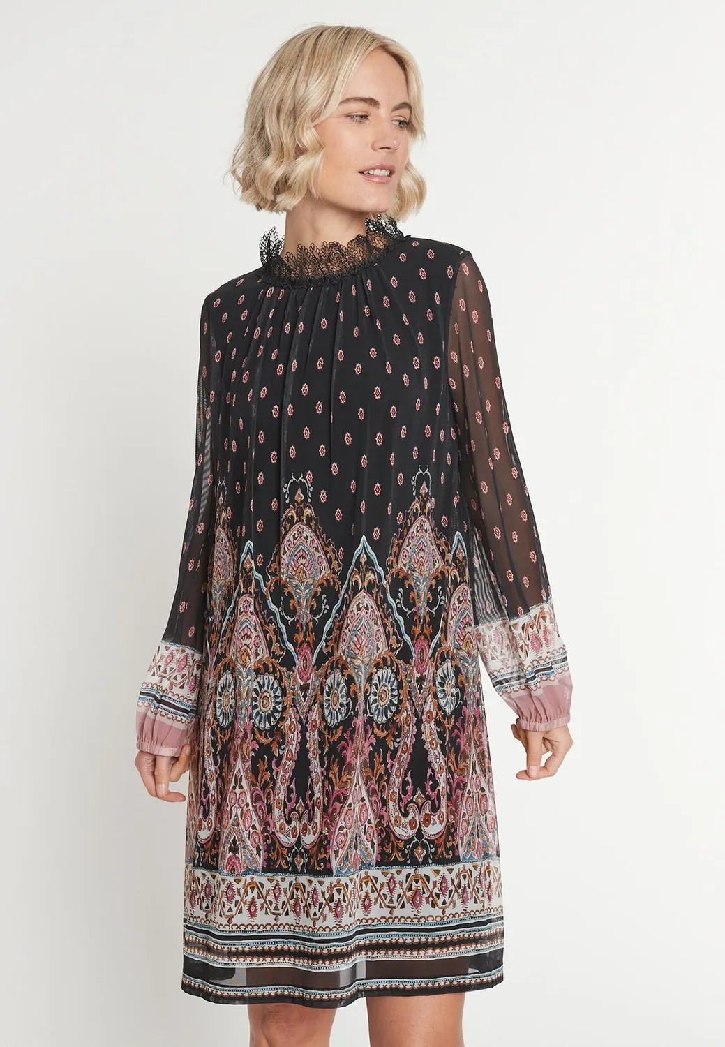 Ana Alcazar Misa abito fantasia con pizzo
