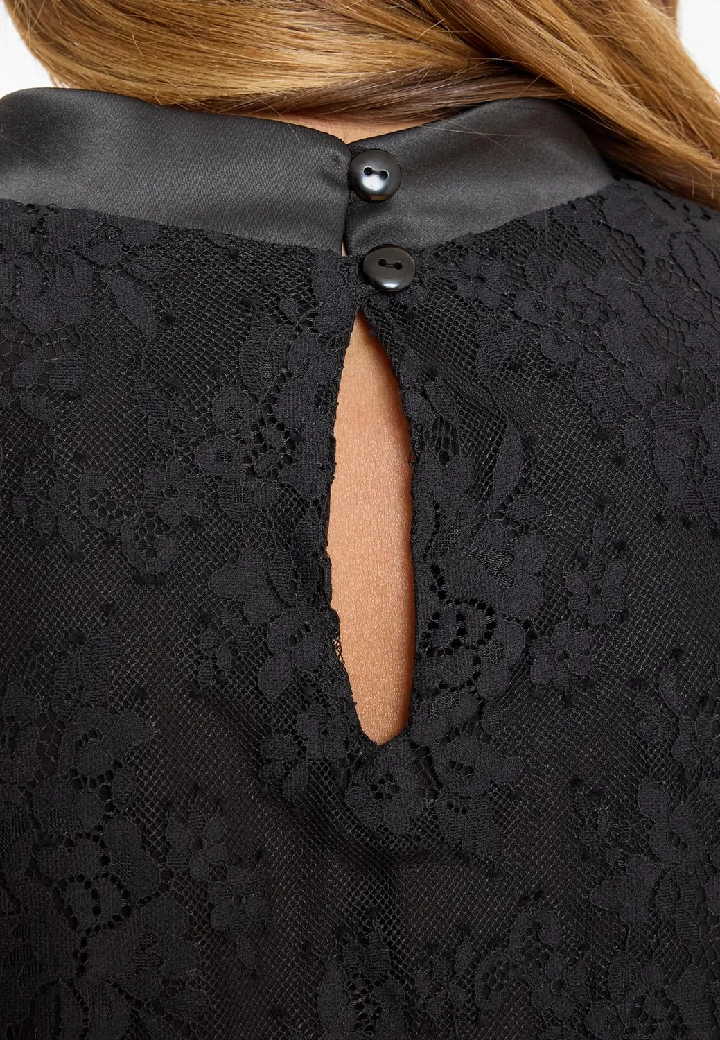 Ana Alcazar Abida abito in pizzo nero sera