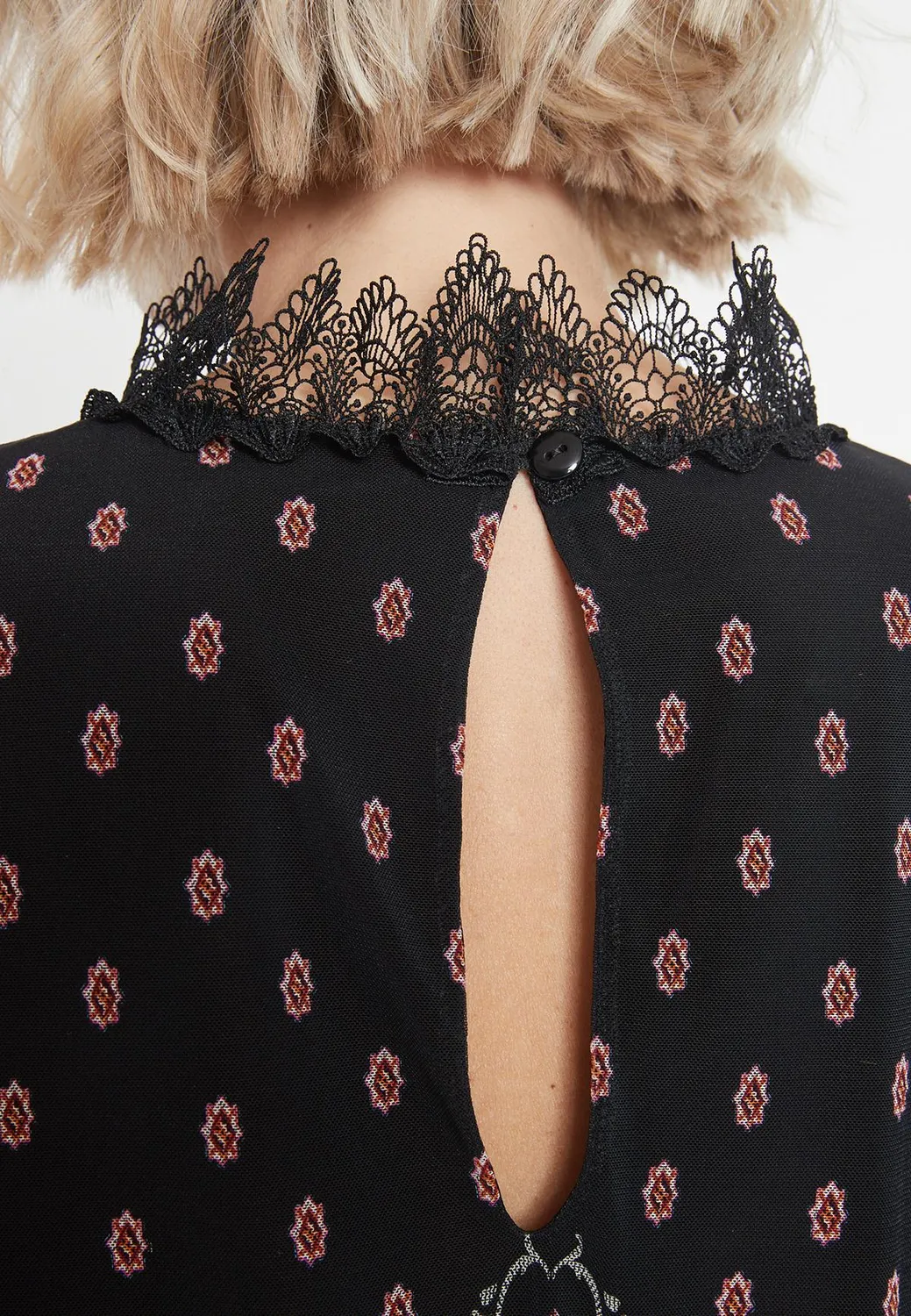 Ana Alcazar Misina top fantasia con colletto pizzo
