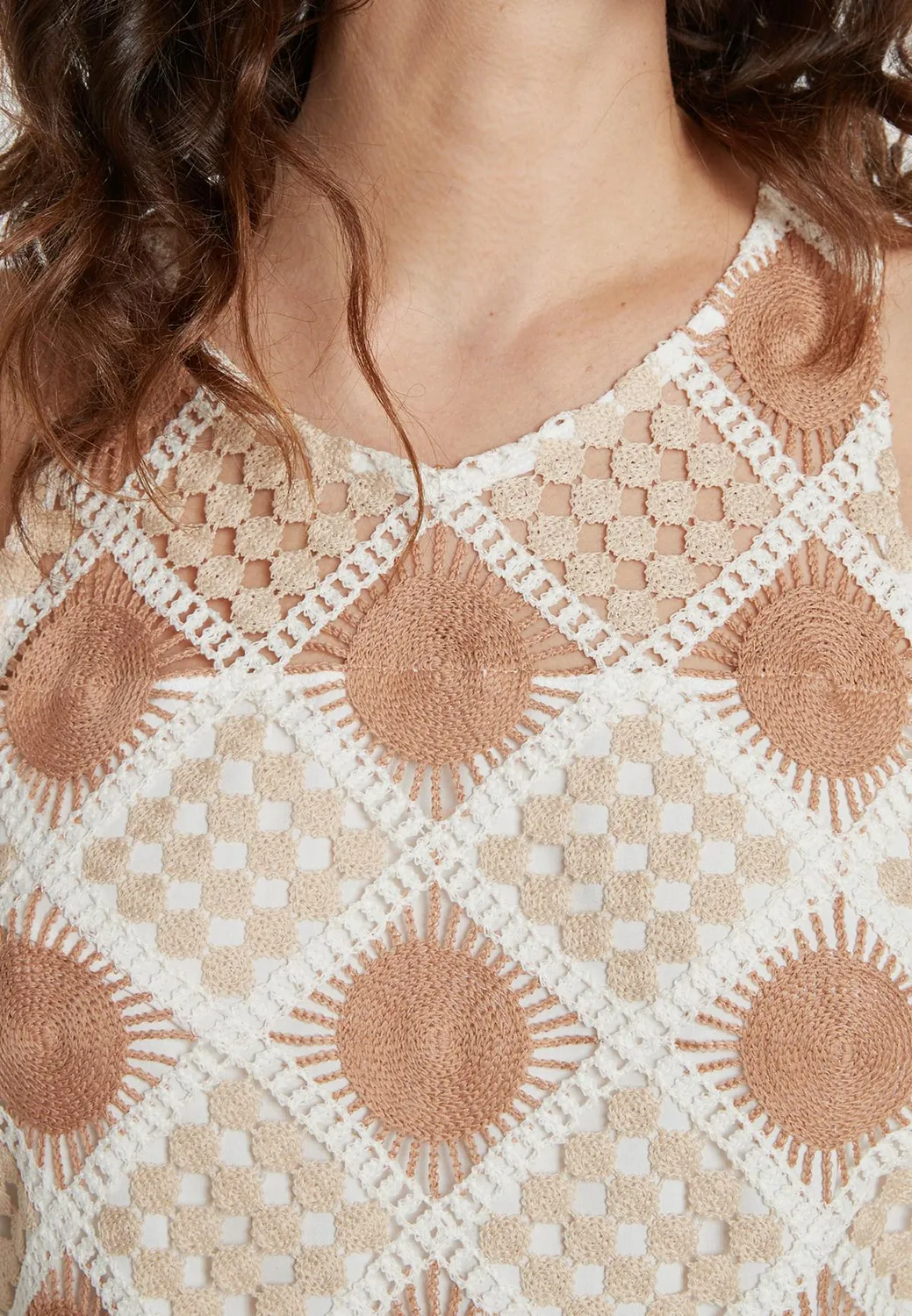 Ana Alcazar Kabesi abito midi crochet senza maniche estivo