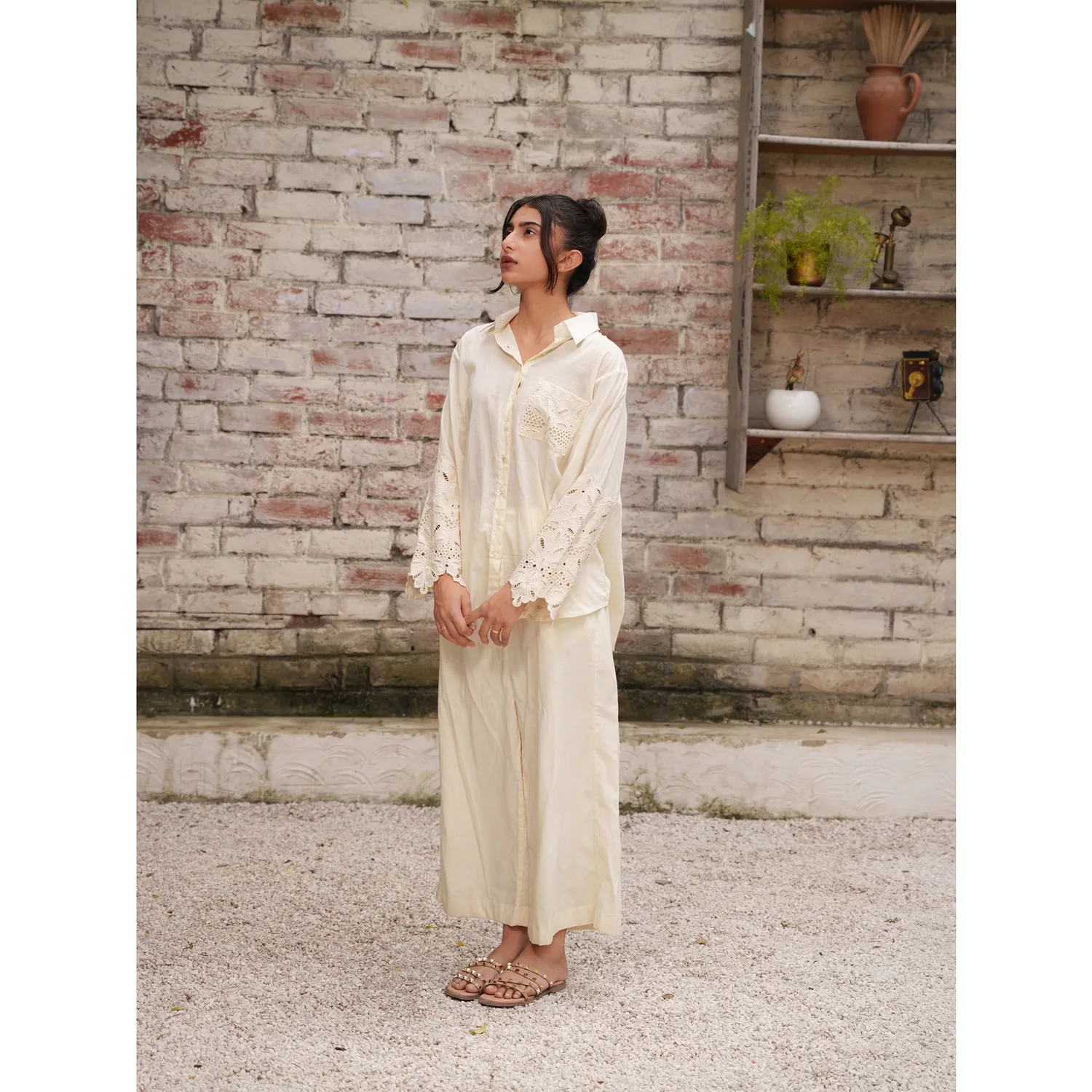 Our Dve Capsule 5 completo beige top pantaloni