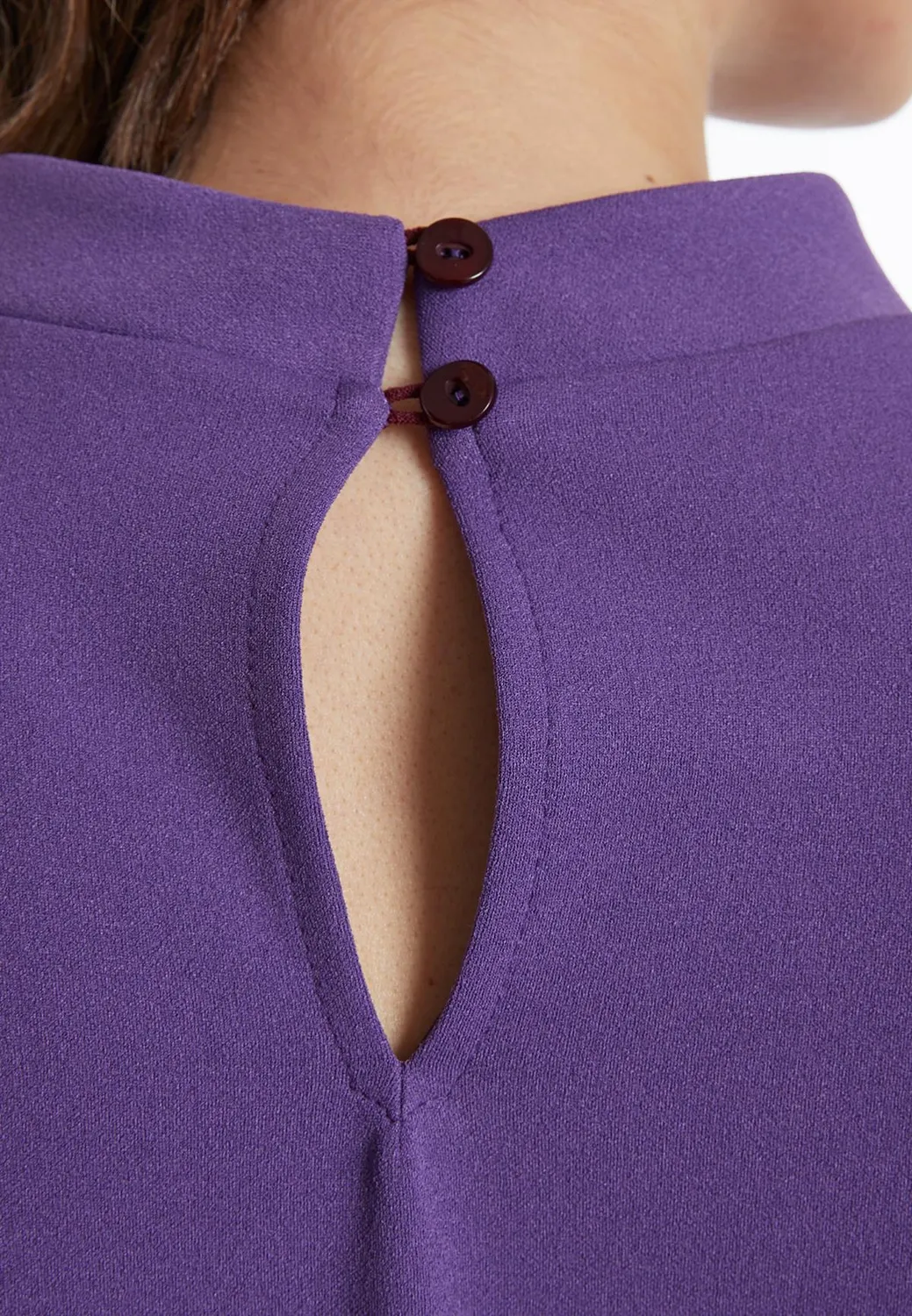 Ana Alcazar Saliba abito viola linea A paillettes