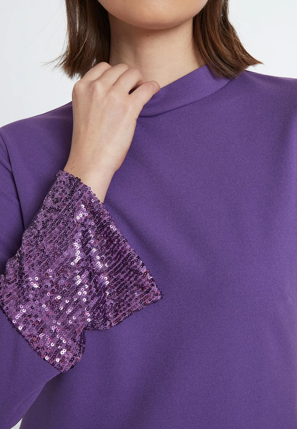 Ana Alcazar Saliba abito viola linea A paillettes