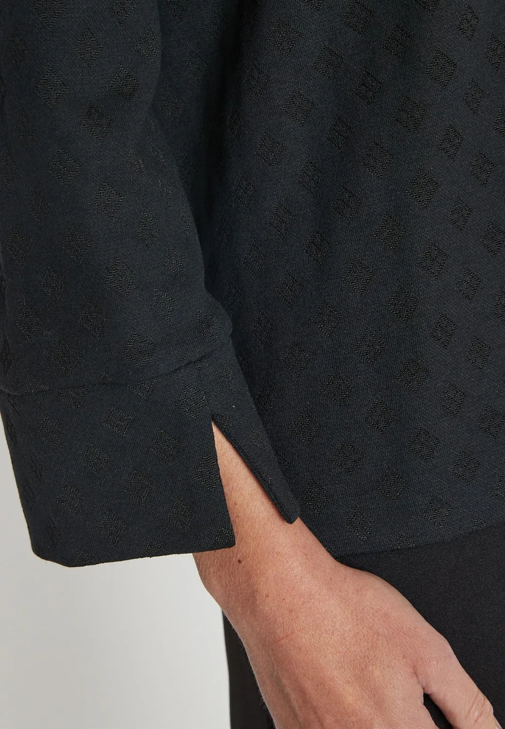 Ana Alcazar Hemma camicia nera quadri collo alto