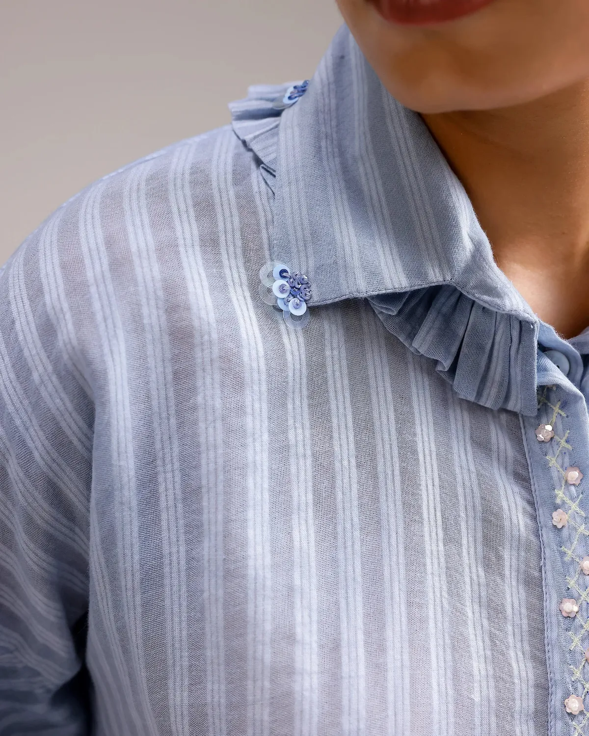 Our Dve Sheerline Flow Top camicia azzurra righe
