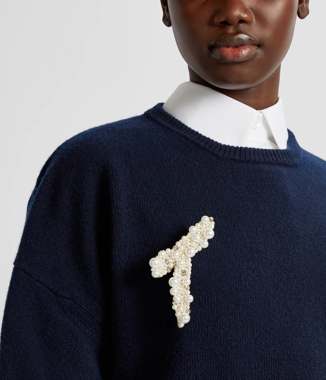 Erdem Pearl Alphabet Brooch T spilla perle lettera T
