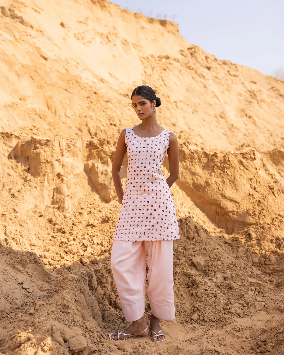 Our Dve Verse Desert Sand pantaloni salwar sabbia seta cotone