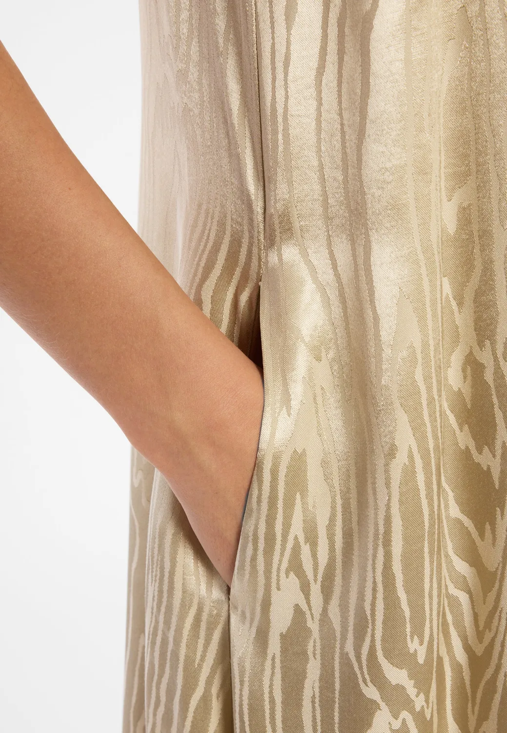 Ana Alcazar Zarena maxi abito oro satin scollo V
