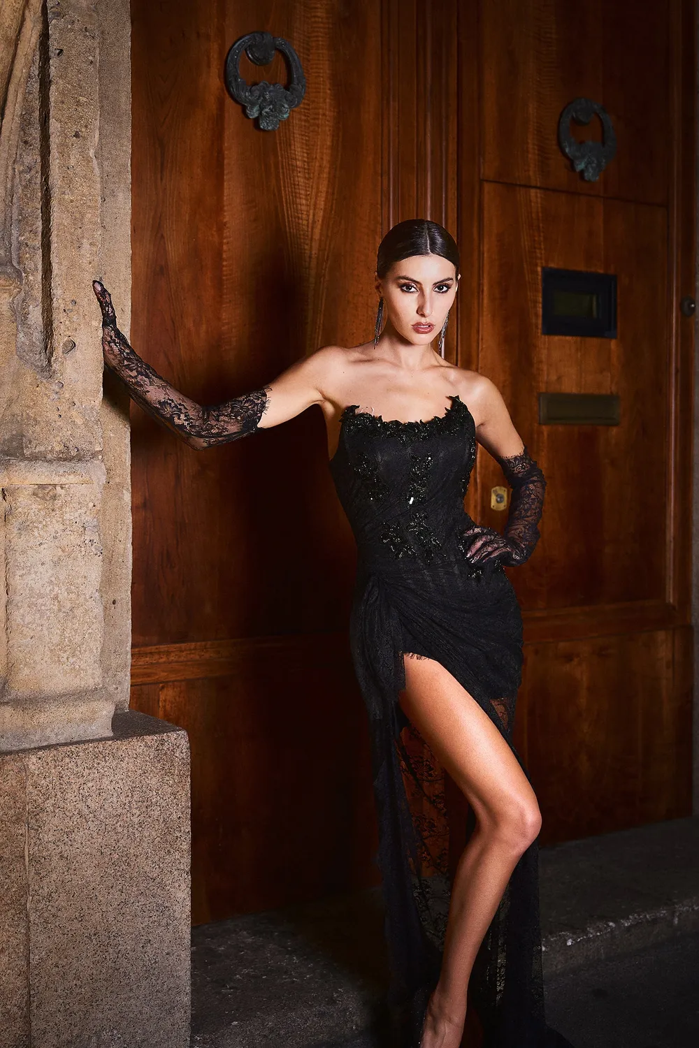 Bella Barnett Thandiwe abito maxi pizzo nero senza spalline
