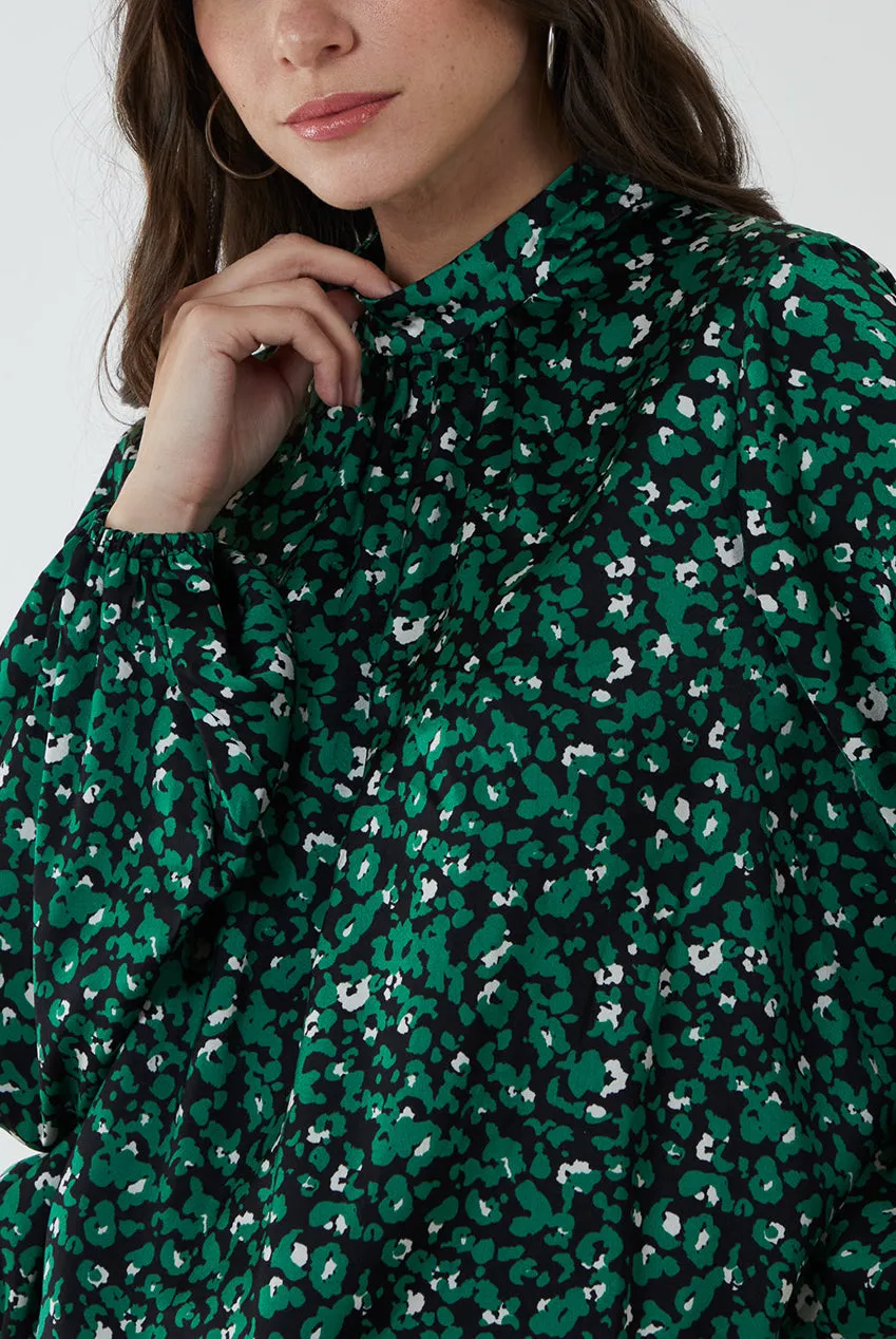 Blue Vanilla top verde leopardato raso collo alto