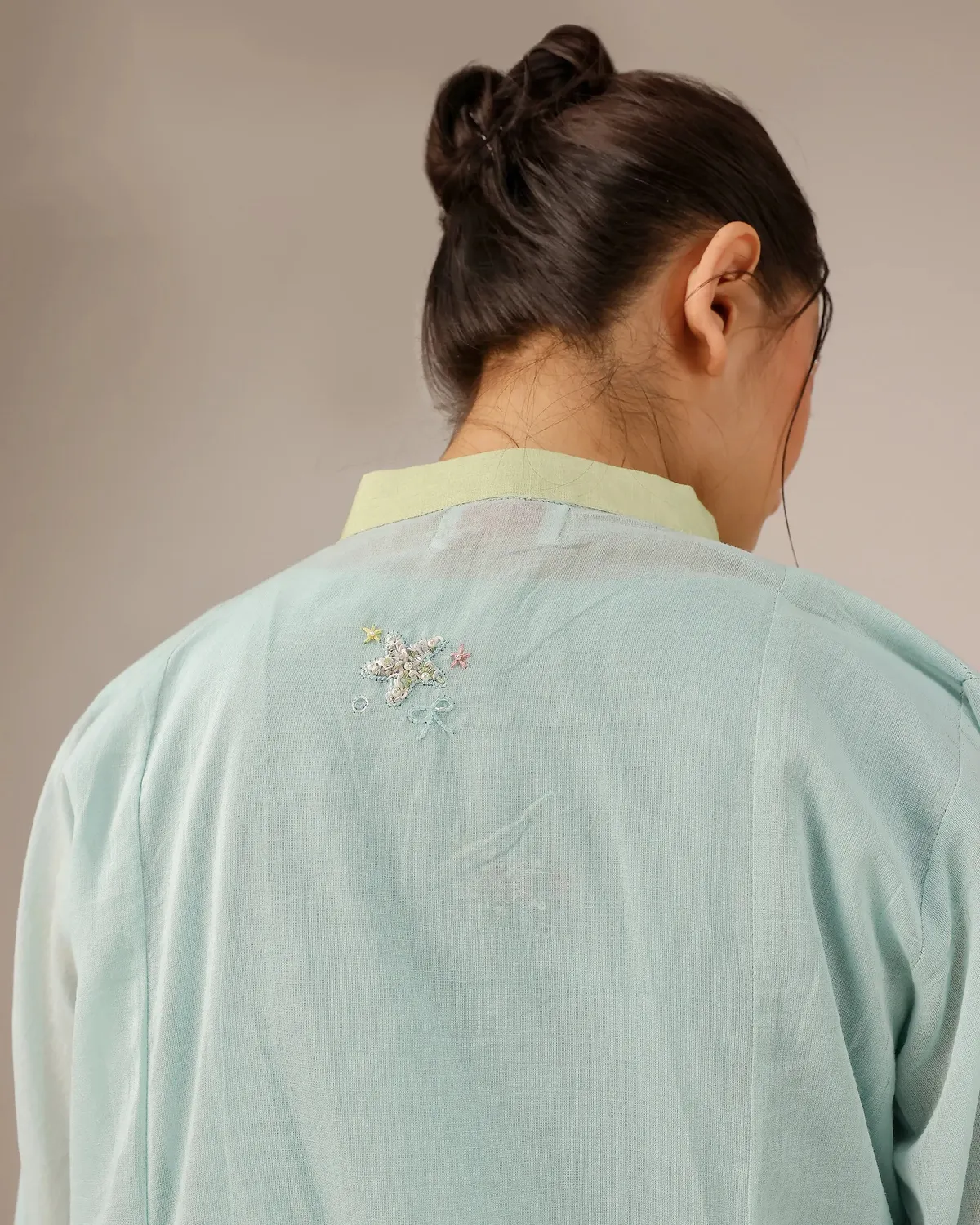 Our Dve Blush Pearl Giacca azzurra ricamata mull