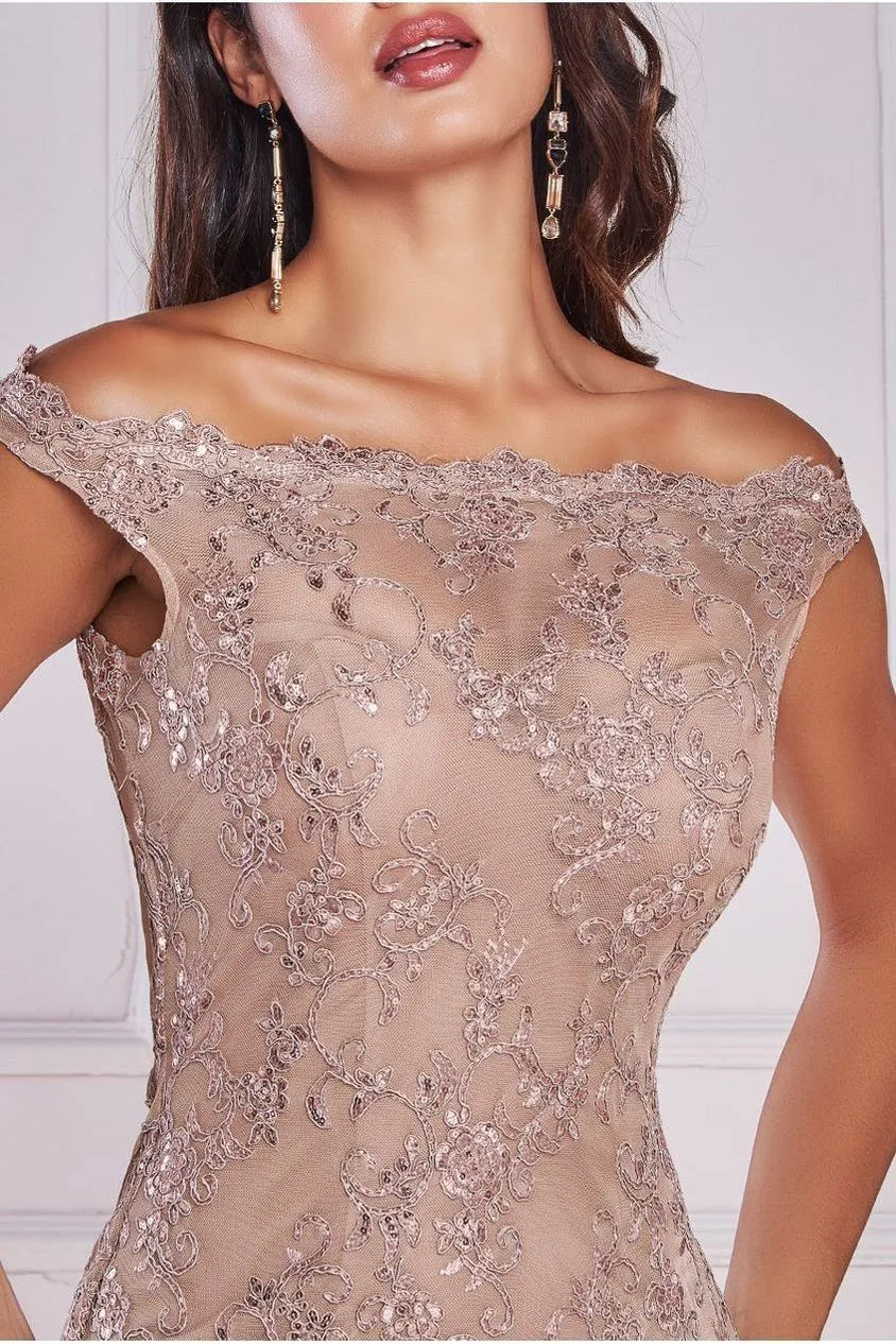 Goddiva Lace Scallop abito sirena pizzo champagne